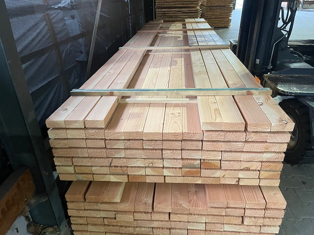 Ca. 79x douglas balken geschaafd, 40x90mm, lengte 430cm - afbeelding 1 van  3