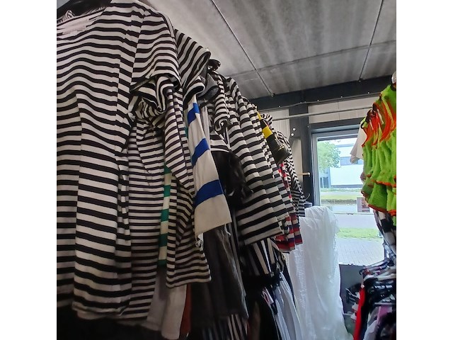 Ca. 79x feestkleding gevangenis, daltons - afbeelding 1 van  3