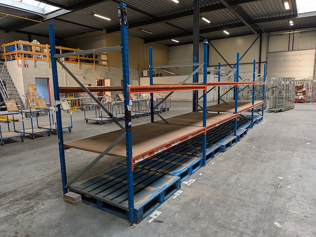Ca. 8 meter stellingmateriaal - afbeelding 4 van  8