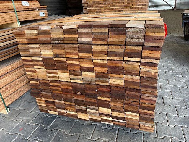Ca. 800x hardhouten tegelhout, 17x97mm, lengte 780/55cm, 20/105cm - afbeelding 3 van  3