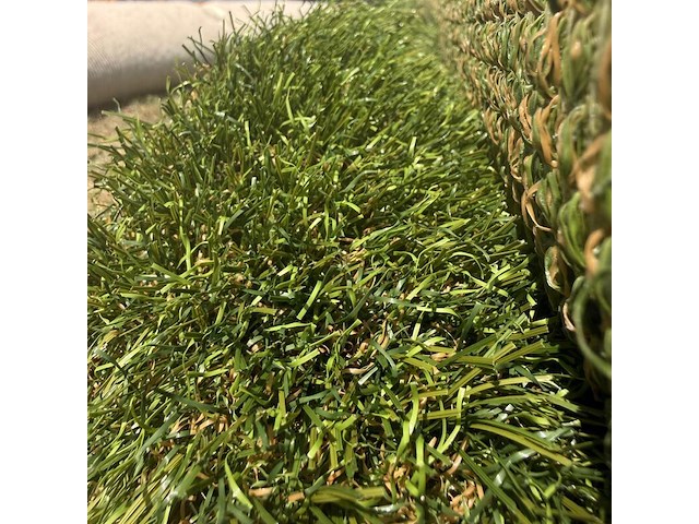 Ca. 80m2 kunstgras, 40 mm hoog, groen - afbeelding 2 van  3