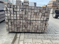 Ca. 80x azobe palen fijnbezaagd gepunt, 60x60mm, lengte 275cm - afbeelding 2 van  3