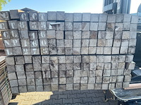 Ca. 80x azobe palen fijnbezaagd gepunt, 60x60mm, lengte 275cm - afbeelding 2 van  3