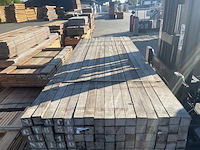 Ca. 80x azobe palen fijnbezaagd gepunt, 60x60mm, lengte 275cm