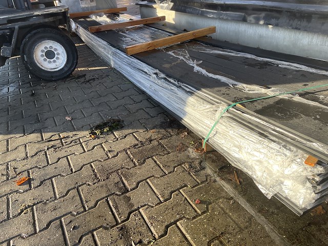 Ca. 80x channelsiding zwart gecoat, 18x140mm, lengte 480cm - afbeelding 2 van  3