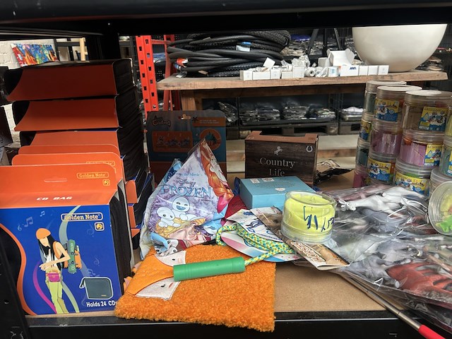 Ca. 80x divers speelgoed w.o. puzzels, w.o. golden note - afbeelding 4 van  11