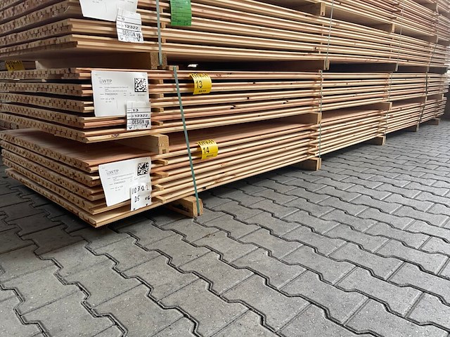 Ca. 80x douglas design- triple- deens profiel, 18x142mm, lengte 500cm - afbeelding 4 van  4