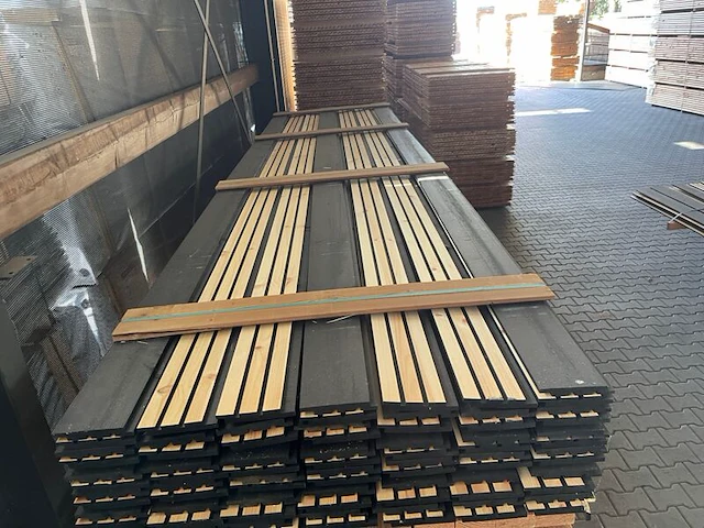 Ca. 80x grenen acoustic design profiel, 22x142mm, lengte 450cm - afbeelding 1 van  3