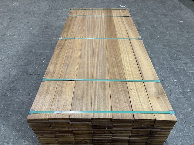 Ca. 80x guyana ipé planken geschaafd, 25x140mm, lengte 185cm - afbeelding 1 van  3