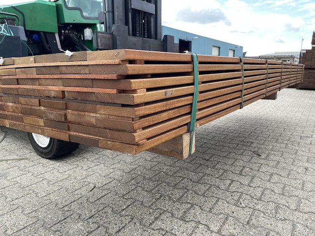Ca. 80x guyana teak planken geschaafd, 21x120mm, lengte 215cm - afbeelding 3 van  4