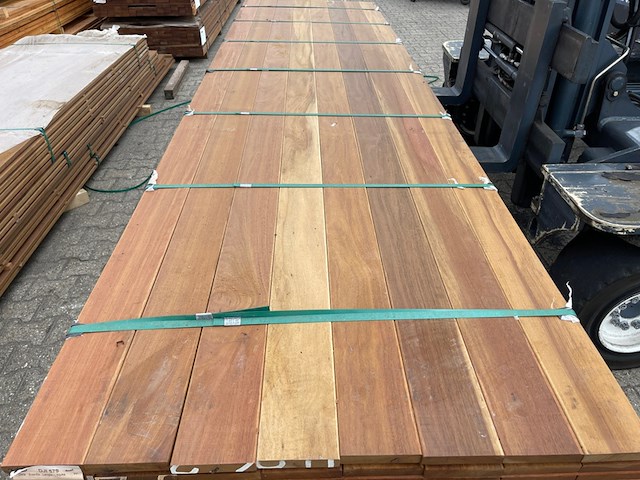Ca. 80x guyana teak planken geschaafd, 21x120mm, lengte 245cm - afbeelding 1 van  4