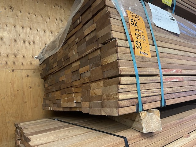 Ca. 80x guyana teak planken geschaafd, 25x90mm, lengte 305cm - afbeelding 4 van  4