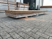 Ca. 80x guyana teak vlonderplanken geschaafd gevingerlast, 27x70mm, lengte 400cm - afbeelding 2 van  3