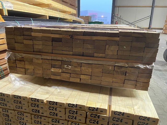 Ca. 80x guyana teak vlonderplanken gevingerlast, 27x70mm, lengte 400cm - afbeelding 3 van  3
