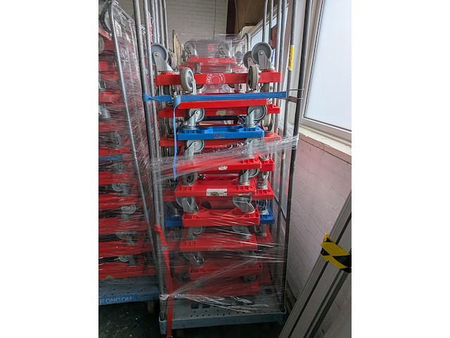Ca. 80x kunsstof transportroller t.b.v. euronorm bakken/kratten, delmo - afbeelding 4 van  4