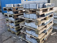 Ca. 80x plat-dak betonvoet t.b.v. zonnepanelen - afbeelding 1 van  9