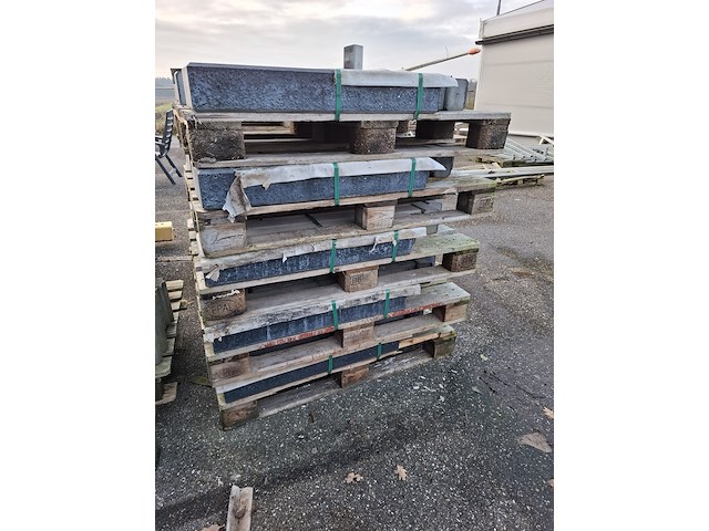 Ca. 80x plat-dak betonvoet t.b.v. zonnepanelen - afbeelding 2 van  9