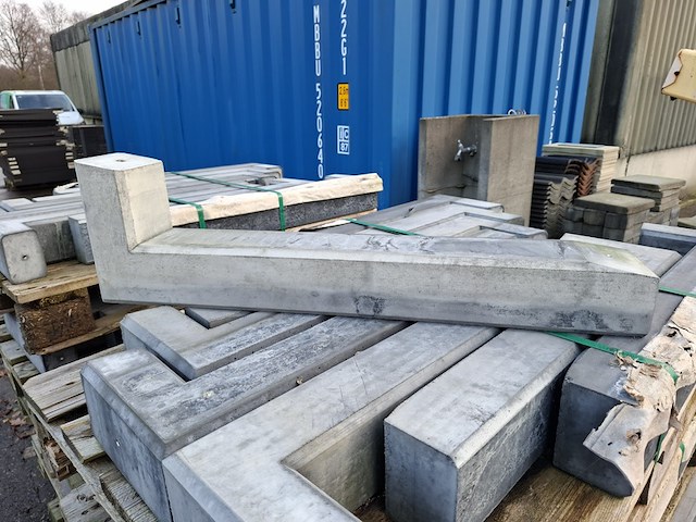 Ca. 80x plat-dak betonvoet t.b.v. zonnepanelen - afbeelding 3 van  9