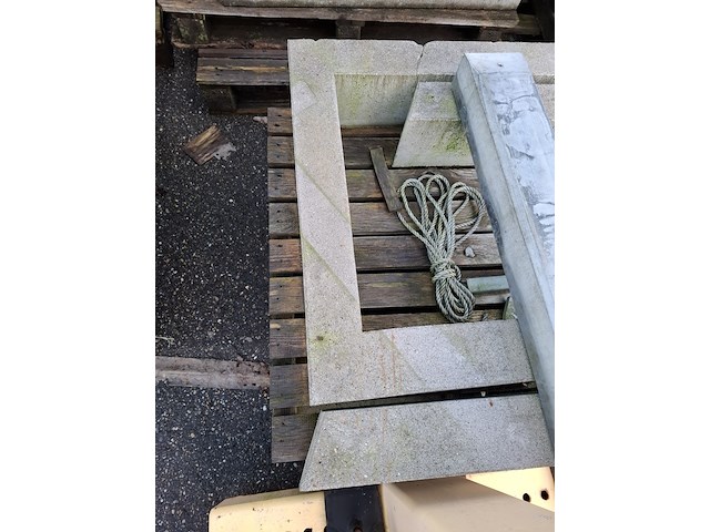 Ca. 80x plat-dak betonvoet t.b.v. zonnepanelen - afbeelding 8 van  9