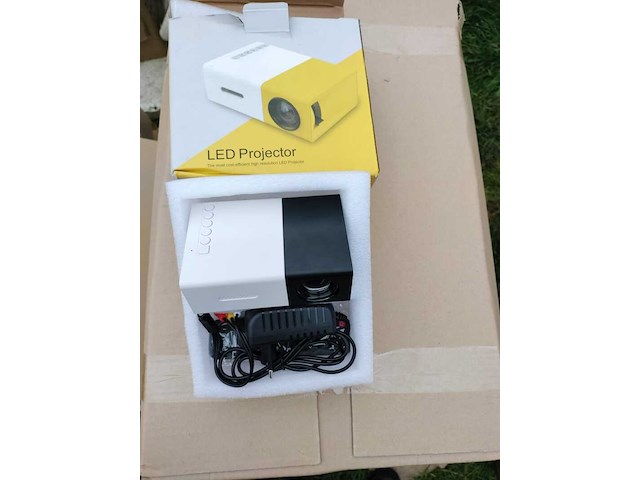 Ca. 81x led projectors en soundbars - afbeelding 8 van  9