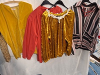 Ca. 82x toneel velours en kleurrijk - afbeelding 2 van  4