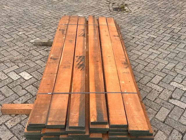 Ca. 834x amerikaans kersen planken fijnbezaagd, 33mm dik, diverse breedtes, lengte 245cm - afbeelding 1 van  3