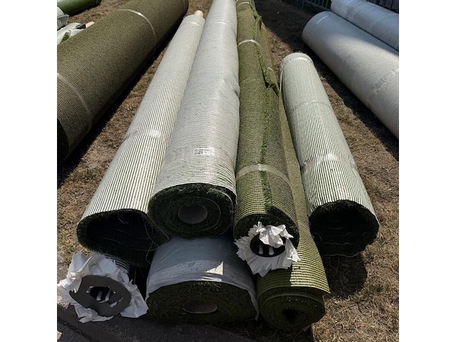 Ca. 83,8m2 kunstgras, 35 mm hoog, groen - afbeelding 2 van  3