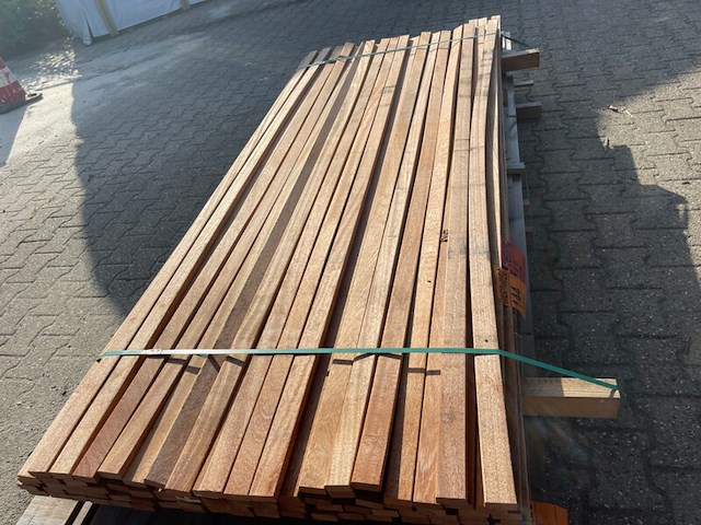 Ca. 83x angelim pedra latten geschaafd, 20x45mm, lengte 80/215cm, 3/245cm - afbeelding 1 van  3
