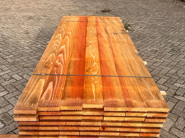 Ca. 83x douglas planken fijnbezaagd, 30x150mm, lengte 250cm - afbeelding 1 van  3