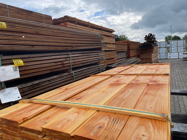 Ca. 83x douglas veer en groef, 18x185mm, lengte 300cm - afbeelding 1 van  3