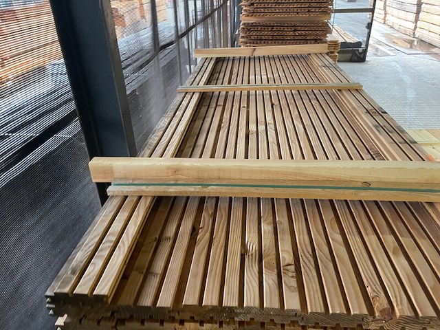 Ca. 84x douglas design- triple- deens profiel, 22x142mm, lengte 300cm - afbeelding 1 van  3