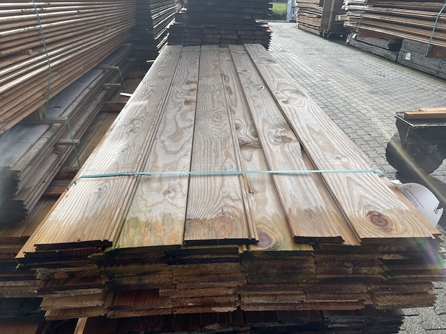 Ca. 84x douglas kraaldelen, 18x180mm, lengte 300cm - afbeelding 1 van  3