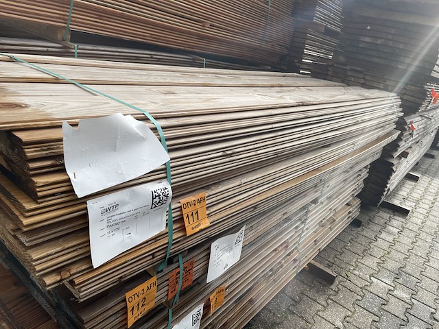 Ca. 84x douglas kraaldelen, 18x180mm, lengte 300cm - afbeelding 2 van  3