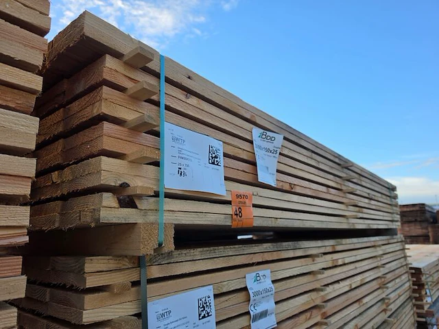 Ca. 84x douglas planken fijnbezaagd, 25x150mm, lengte 300cm - afbeelding 4 van  4