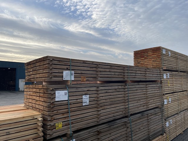 Ca. 84x douglas planken fijnbezaagd, 25x150mm, lengte 400cm - afbeelding 4 van  4