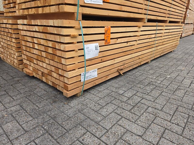Ca. 84x douglas regels fijnbezaagd, 50x75mm, lengte 400cm - afbeelding 4 van  4