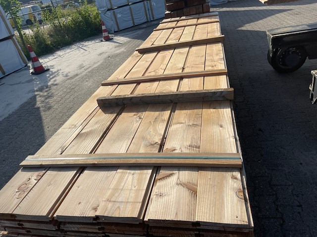 Ca. 84x douglas wisselsponning, 18x190mm, lengte 500cm - afbeelding 1 van  3