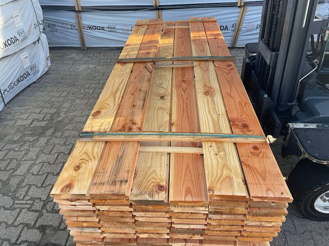 Ca. 84x douglas zweeds rabat, 26x190mm, lengte 300cm - afbeelding 1 van  3