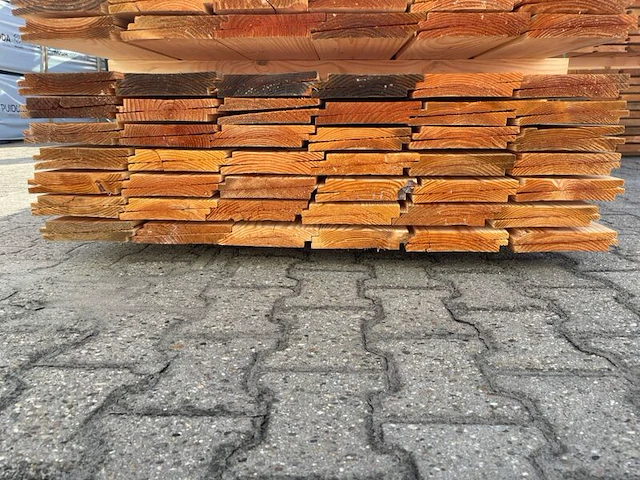 Ca. 84x douglas zweeds rabat, 26x190mm, lengte 400cm - afbeelding 2 van  3