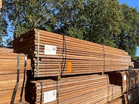 Ca. 84x guyana teak latten fijnbezaagd, 31x50mm, lengte 29/365cm, 55/400cm - afbeelding 2 van  3