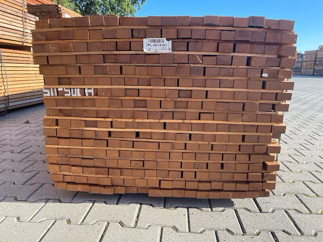 Ca. 84x guyana teak latten fijnbezaagd, 31x50mm, lengte 29/365cm, 55/400cm - afbeelding 3 van  3