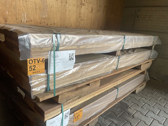 Ca. 84x guyana teak planken geschaafd , 25x140mm, lengte 215cm - afbeelding 4 van  4