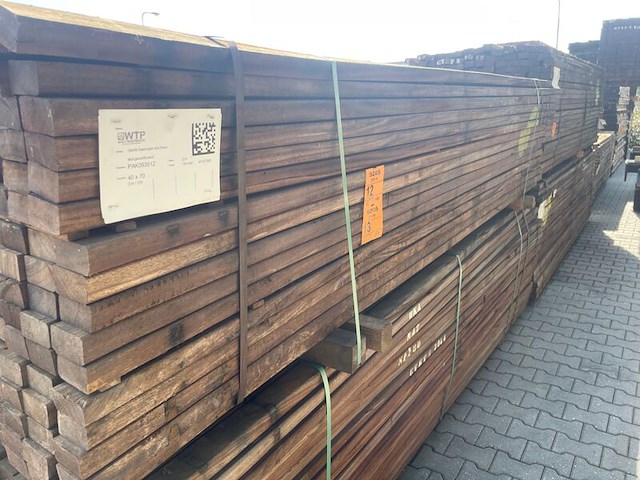 Ca. 84x hardhouten regels geschaafd, 40x70mm, lengte 335cm - afbeelding 2 van  3