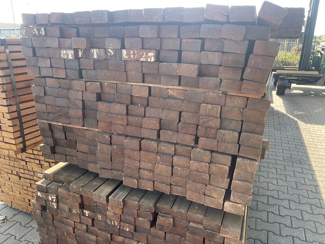 Ca. 84x hardhouten regels geschaafd, 40x70mm, lengte 335cm - afbeelding 3 van  3