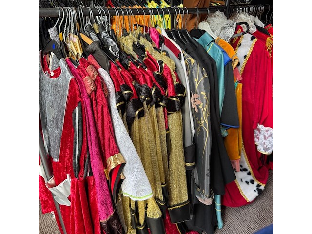 Ca. 84x kind, hof kleding - afbeelding 1 van  5