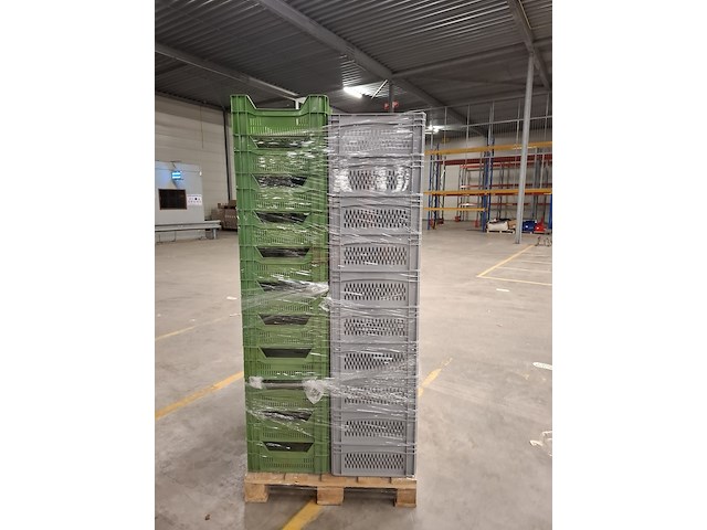 Ca 84x kunststof stapelkrat - afbeelding 4 van  5