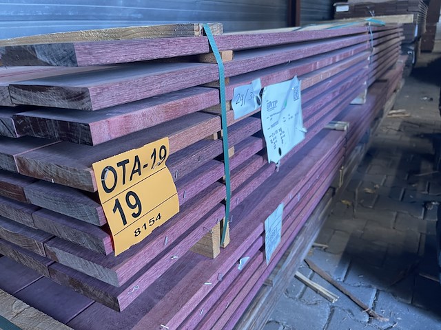 Ca. 84x purple heart planken geschaafd, 21x120mm, lengte 22/335cm, 29/365cm, 25/400cm, 8/430cm - afbeelding 2 van  3