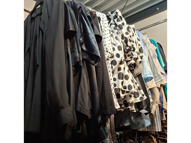 Ca. 85x blouses en overhemden - afbeelding 1 van  3