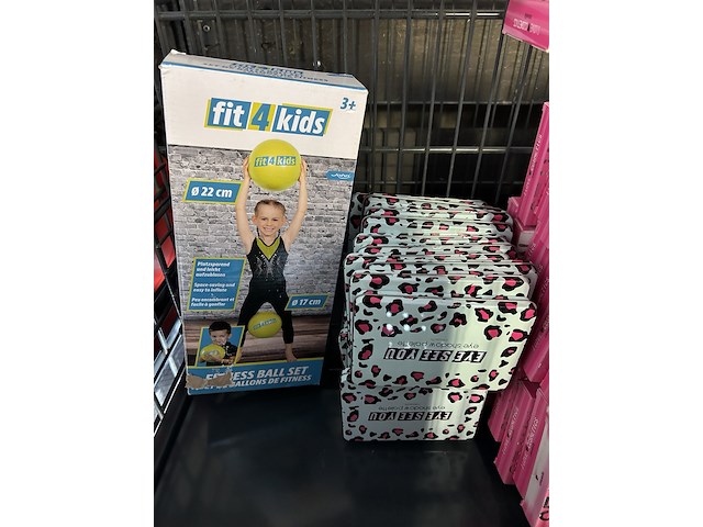 Ca. 85x divers kinderspeelgoed en accessoires , w.o. dora, fit4kids - afbeelding 3 van  4