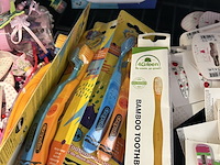 Ca. 85x divers kinderspeelgoed en accessoires , w.o. dora, fit4kids - afbeelding 4 van  4